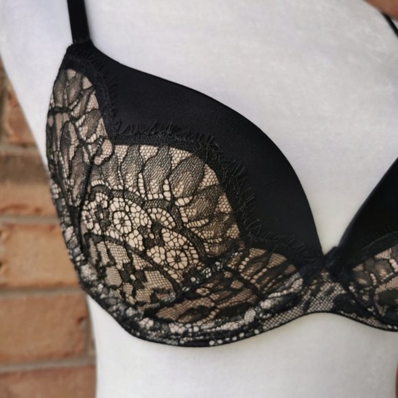 Victoria's Secret lace bra - Picture 2 of 4